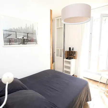 Charming Apartment-canal St Martin-amazing Prices! Apartment *
