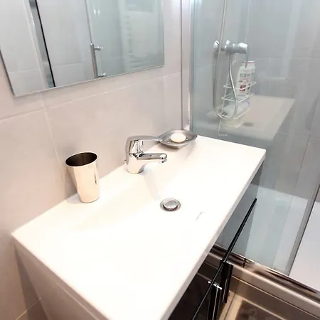 Charming Apartment-canal St Martin-amazing Prices! Appartamento *